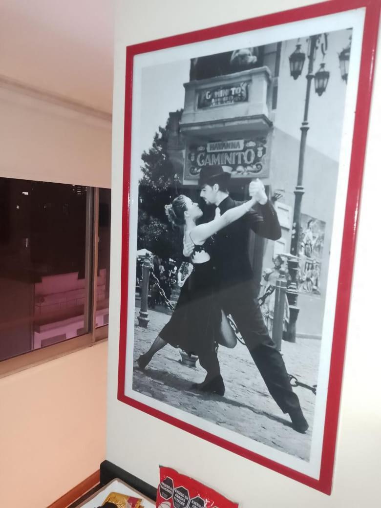 4 Ventanales Sobre La Avenida Corrientes Appartement Buenos Aires Buitenkant foto