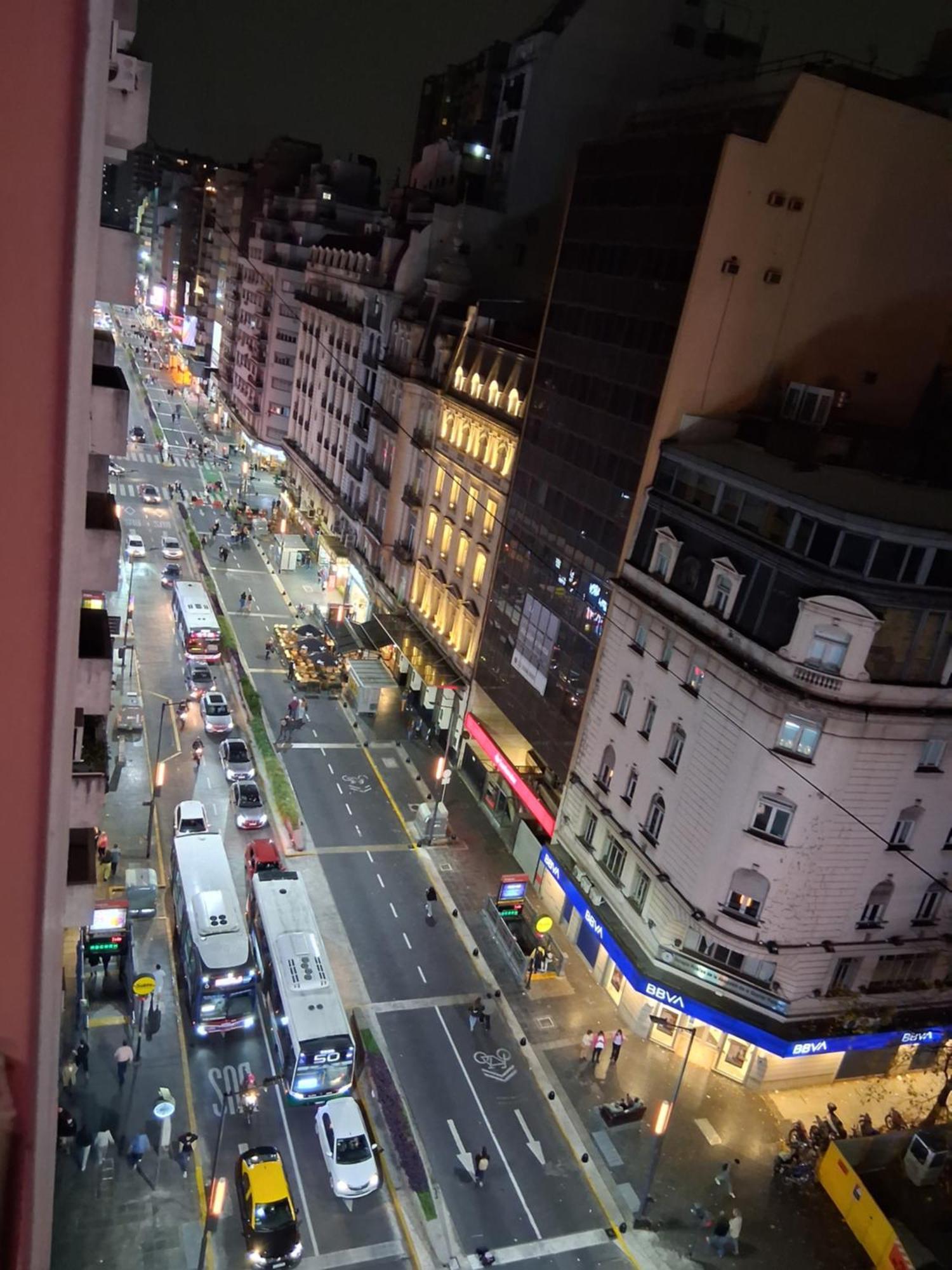 4 Ventanales Sobre La Avenida Corrientes Appartement Buenos Aires Buitenkant foto
