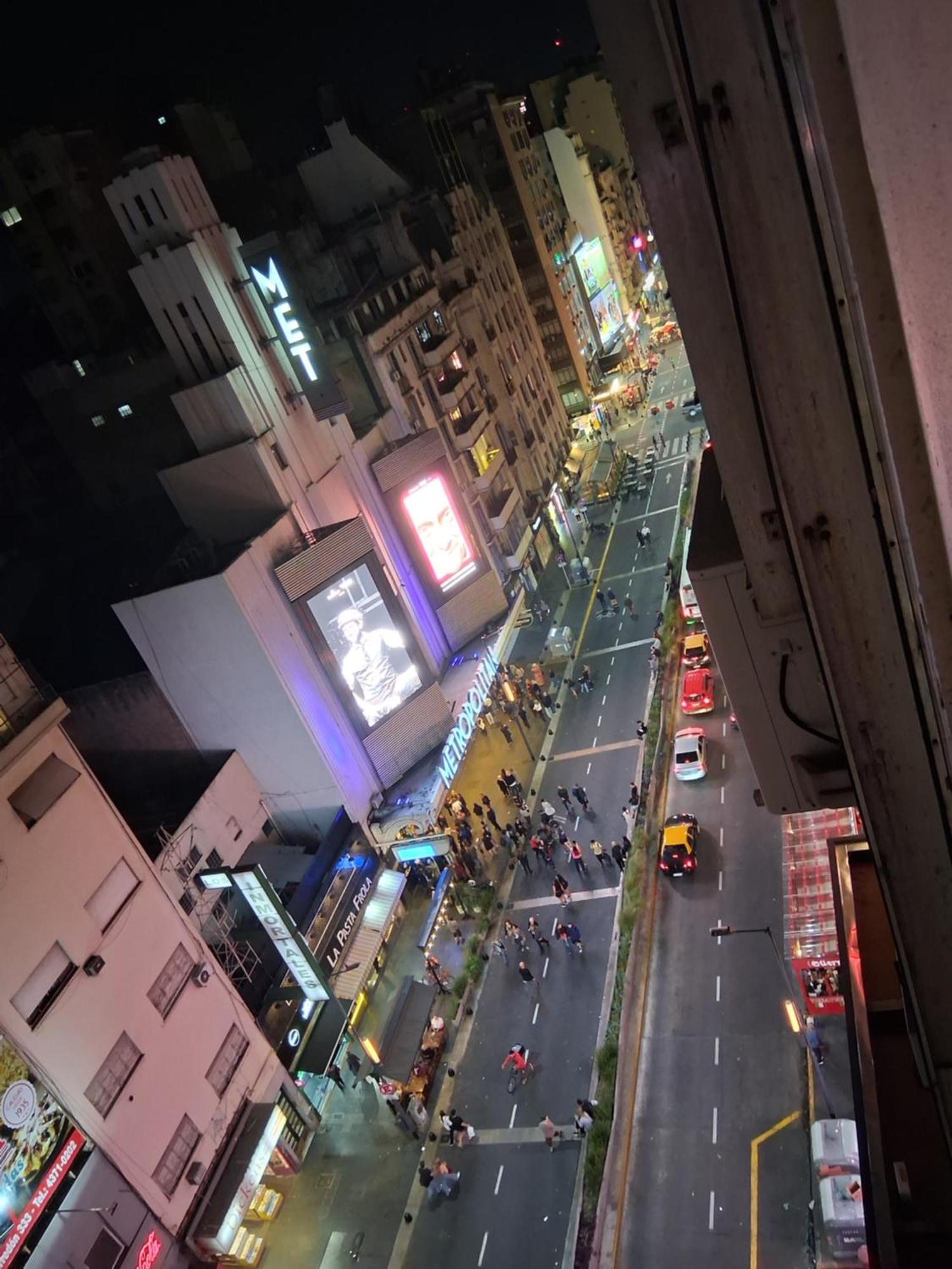 4 Ventanales Sobre La Avenida Corrientes Appartement Buenos Aires Buitenkant foto